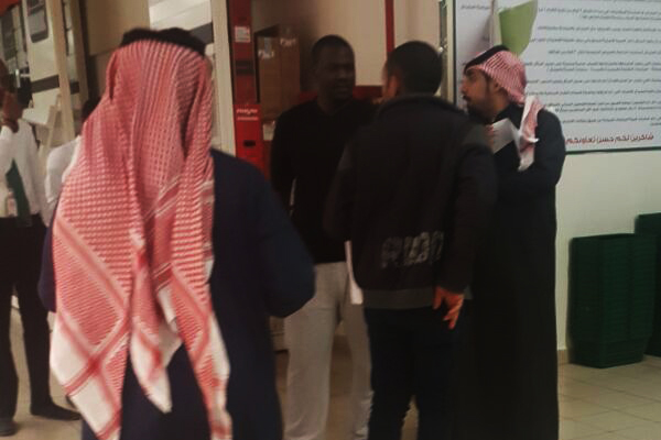 فراولة مصرية ومراقب صحي