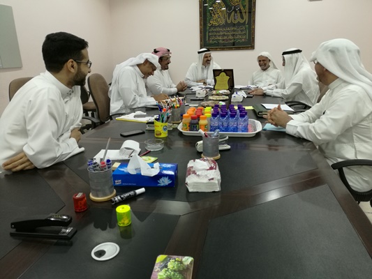 تكريم مدير المجمع الطبي بالقديح السيد صالح السعيدي