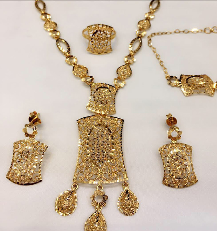 عروض حقيقية وتخفيضات هائلة في ”دانة النمر للمجوهرات“