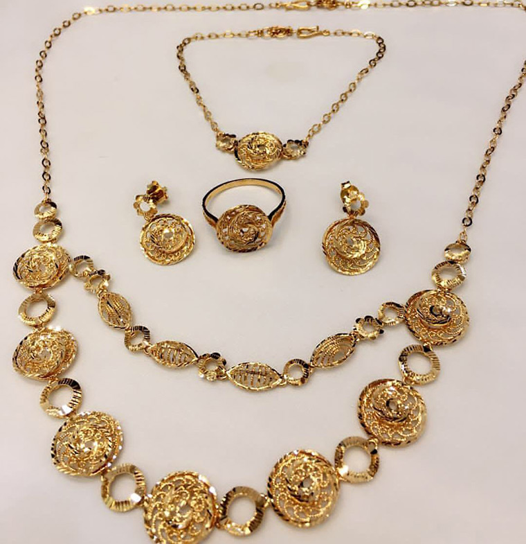 عروض حقيقية وتخفيضات هائلة في ”دانة النمر للمجوهرات“