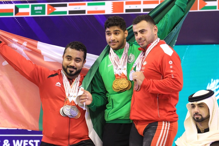 لاعب رفع أثقال علي العثمان